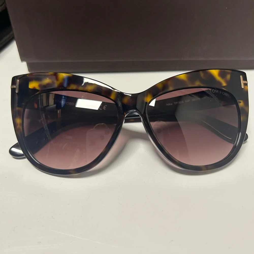 Tom Ford Tortoiseshell Cat-Eye Sunglasses with Brown Gradient Lenses